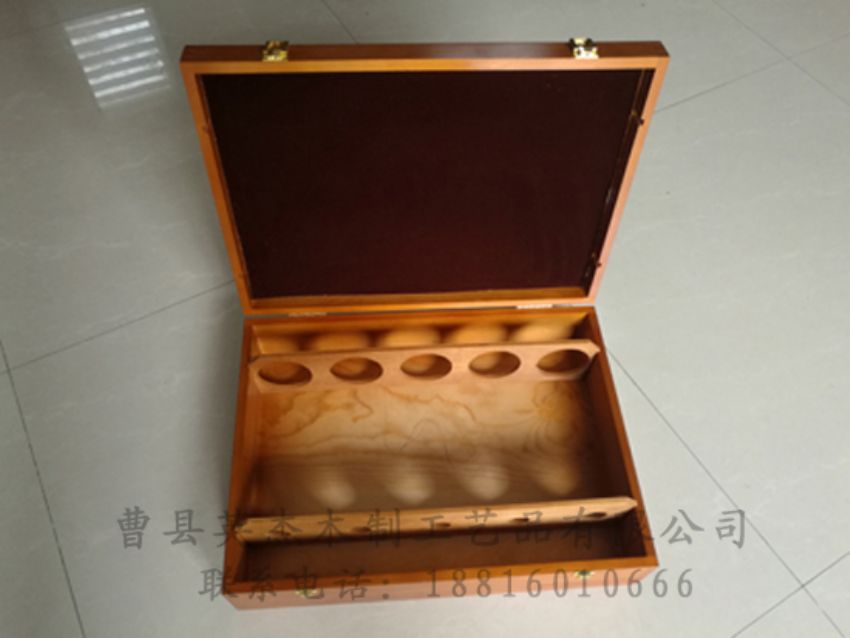 點(diǎn)擊查看詳細(xì)信息<br>標(biāo)題：木制紅酒盒 閱讀次數(shù)：1074