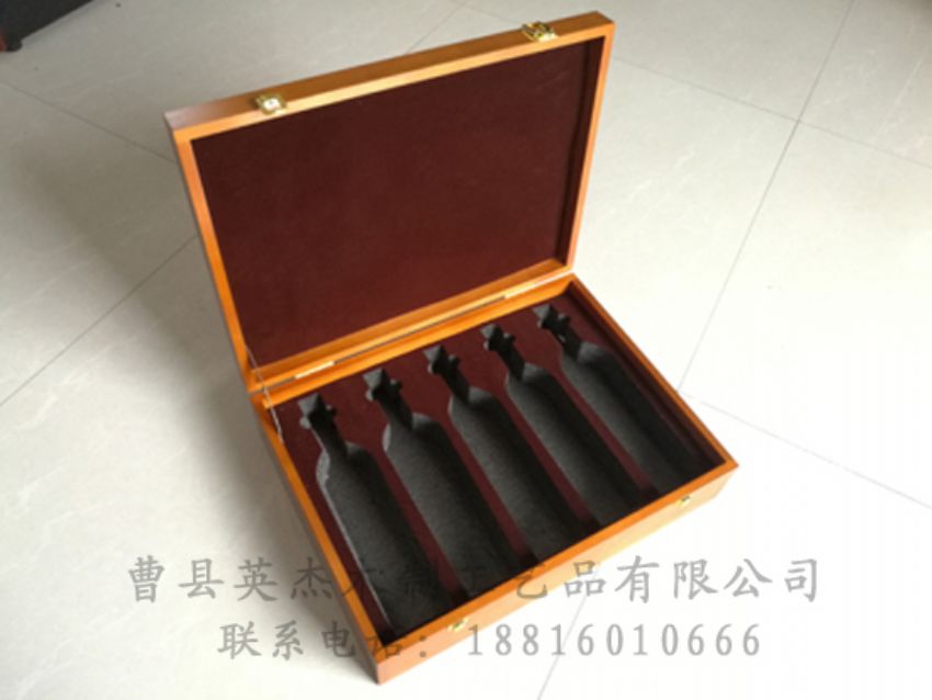 點(diǎn)擊查看詳細(xì)信息<br>標(biāo)題：木制紅酒盒 閱讀次數(shù)：1179